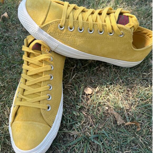 Size M 9  - Converse Chuck Taylor All Star Suede Yellow - Picture 1 of 7